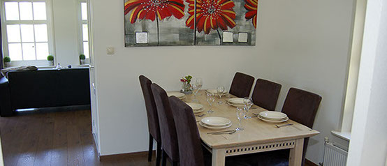 Vakantiewoning Limosa Wieringen - de ruime , aparte eetkamer met prachtig uitzicht